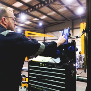 machine downtime-tracking software being used by operator