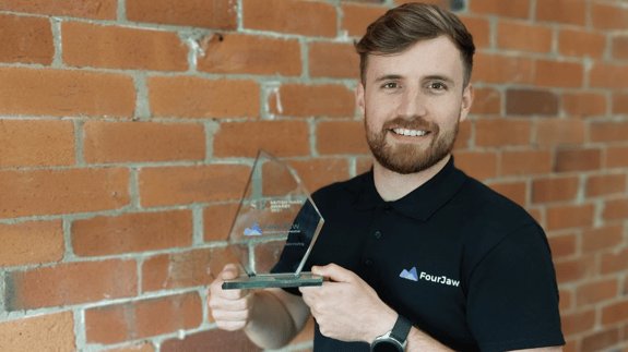 Image of FourJaw head of sales with Most Innovative Machine Monitoring platform award 2021