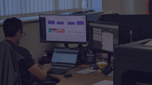 Production manager using fourjaw management dashboards